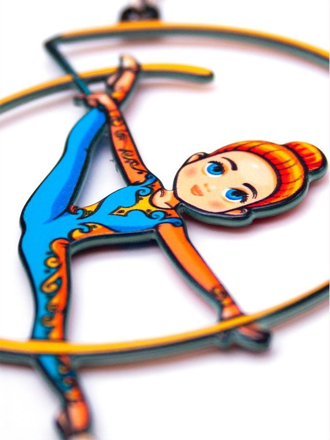 картинка Брелок гимнастка с лентой от магазина Грация Спорт