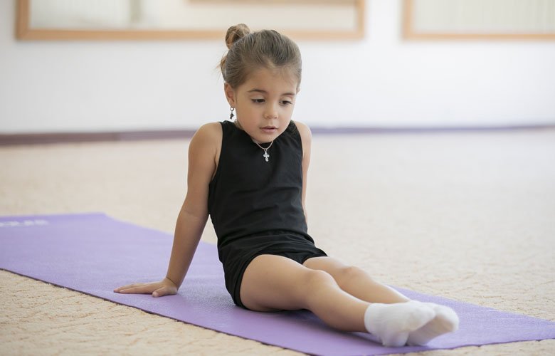 Растяжка или один из «злодеев» для мини-гимнасток.