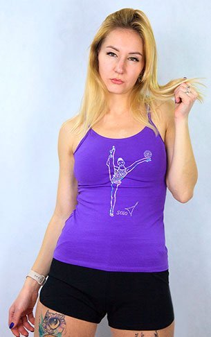 Топ гимнастка с мячом